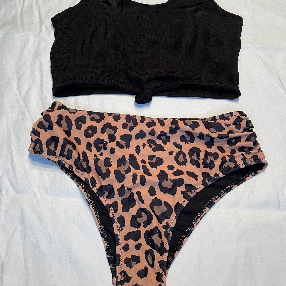 Know Front Leopard Print Ruched Bikini Set- NEW - Picture 2 of 5